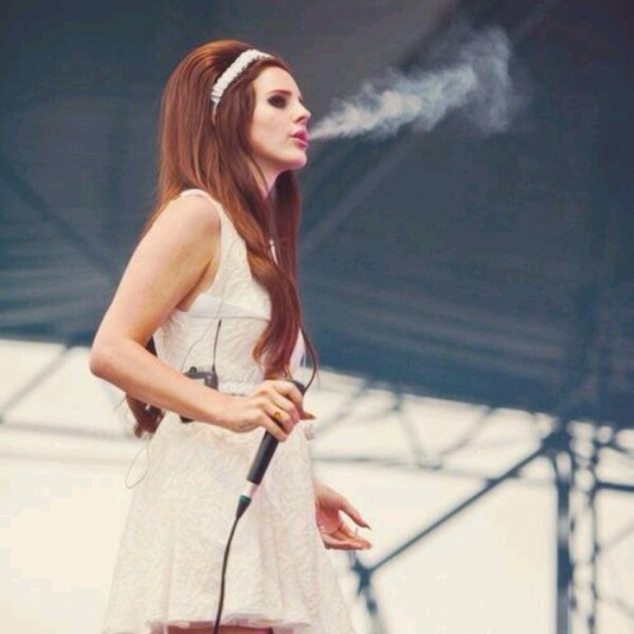 Follow @lanadelshxt/bestone