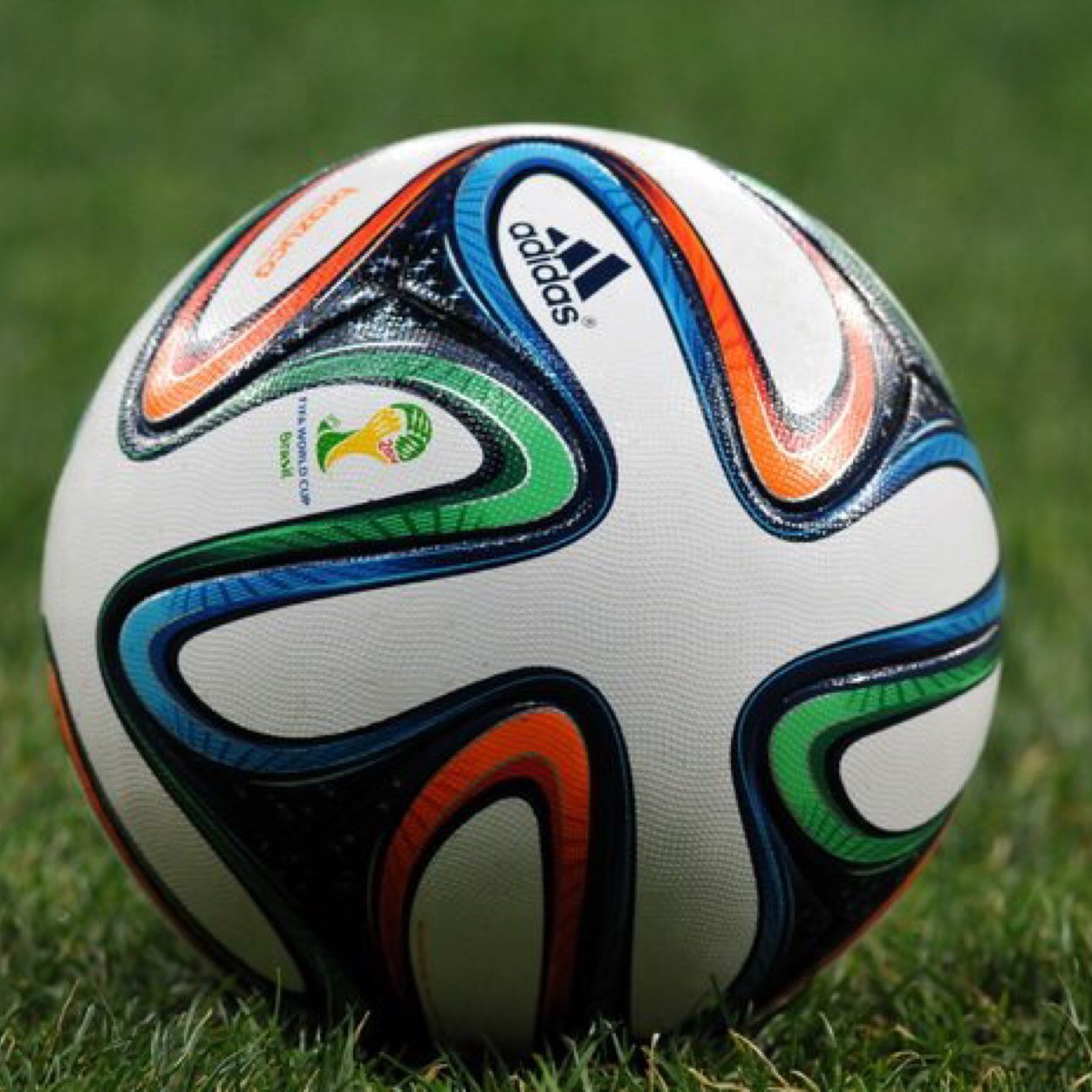 Ging3Xbox's profile picture. New MASSIVE giveaway acount, 100%legit!! 20,000 followers and one randomly picked follower will recieve 3,000,000 fut coins (Xbox)