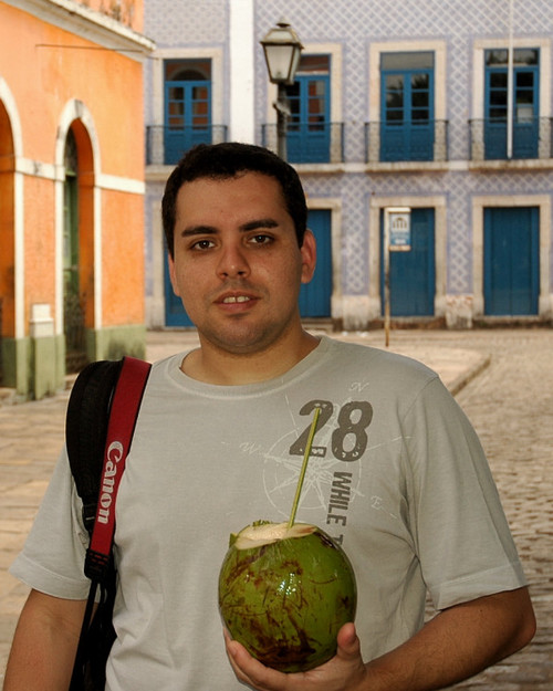 AlexandreCasaes's profile picture. jornalista, editor, diretor de fotografia, curioso de tudo relevante, processando as imagens do mundo