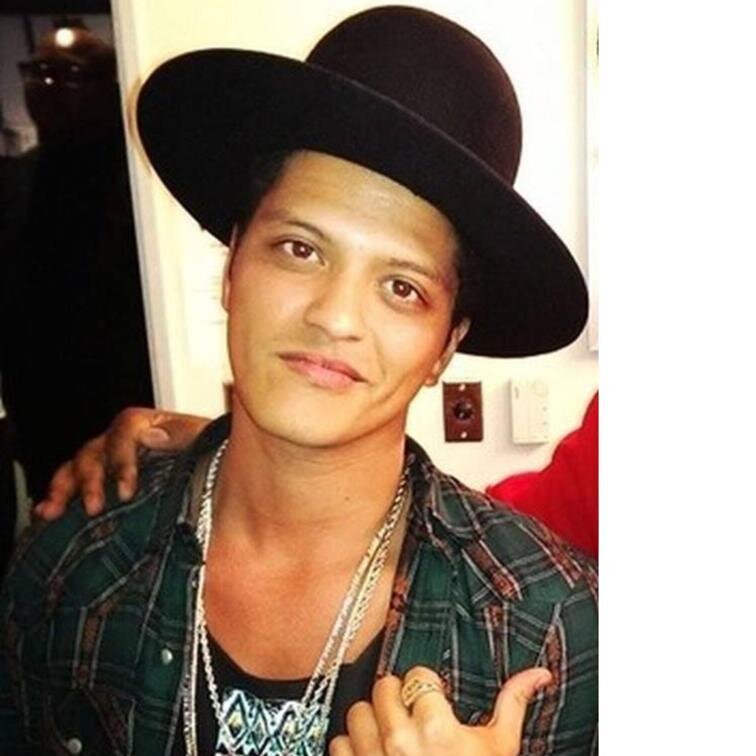 I'm a hooligan.That's enough.It's better if you don't understand us. LOVE YA BRUNO ! 3