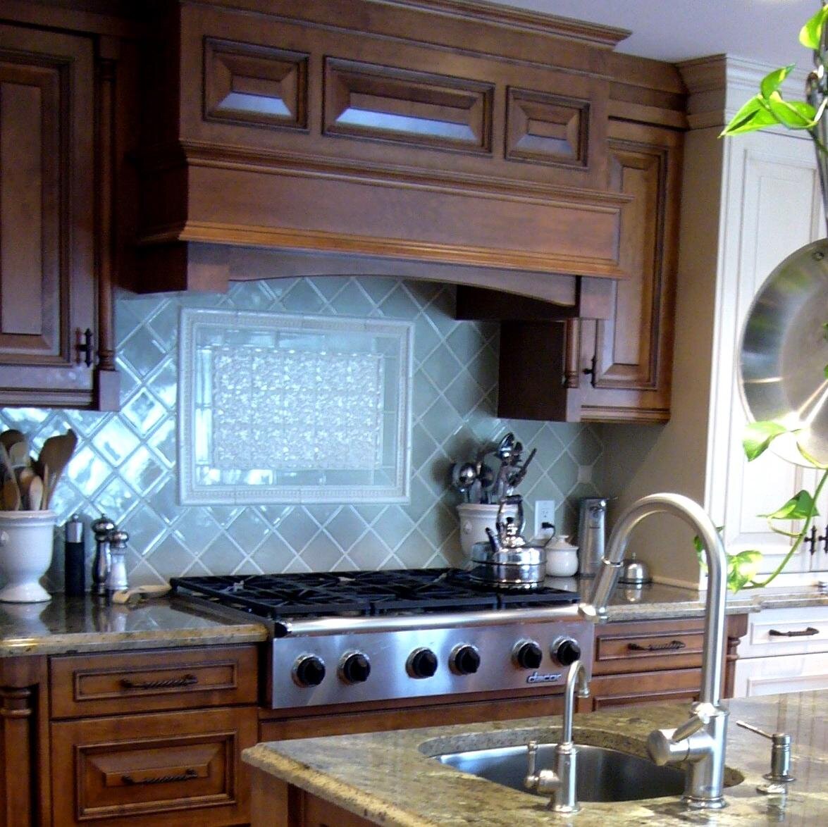 Registered Interior Designer, Kitchen Expert, Artist and Foodie