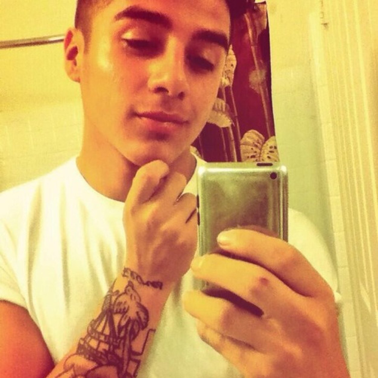 johnnymaxwell19's profile picture. 