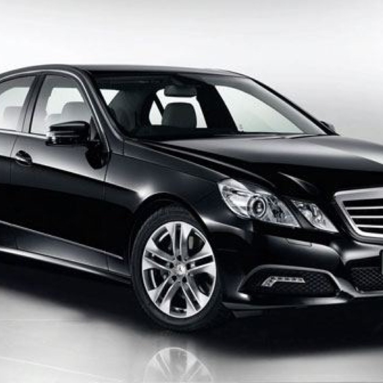 NOLEGGIO CON CONDUCENTE

335 6197499. Francesco

347 9102710. Davide