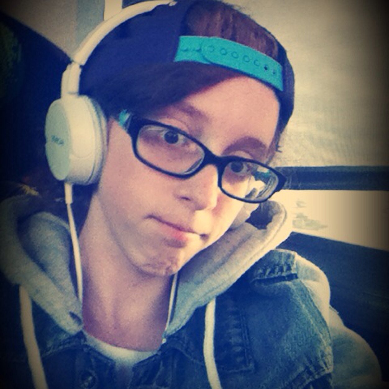 Im kaitlyn follow for me to follow back im really sweet and love meeting new people