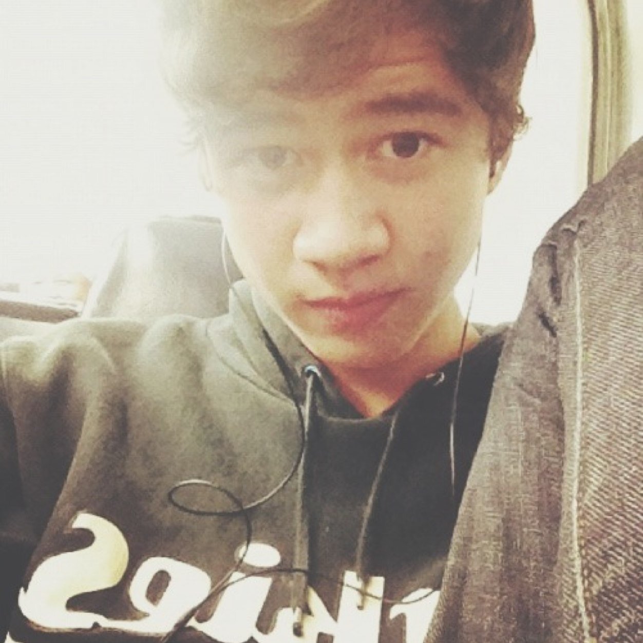 free follow !! follow @dirtysheetsluke or i unf :-)