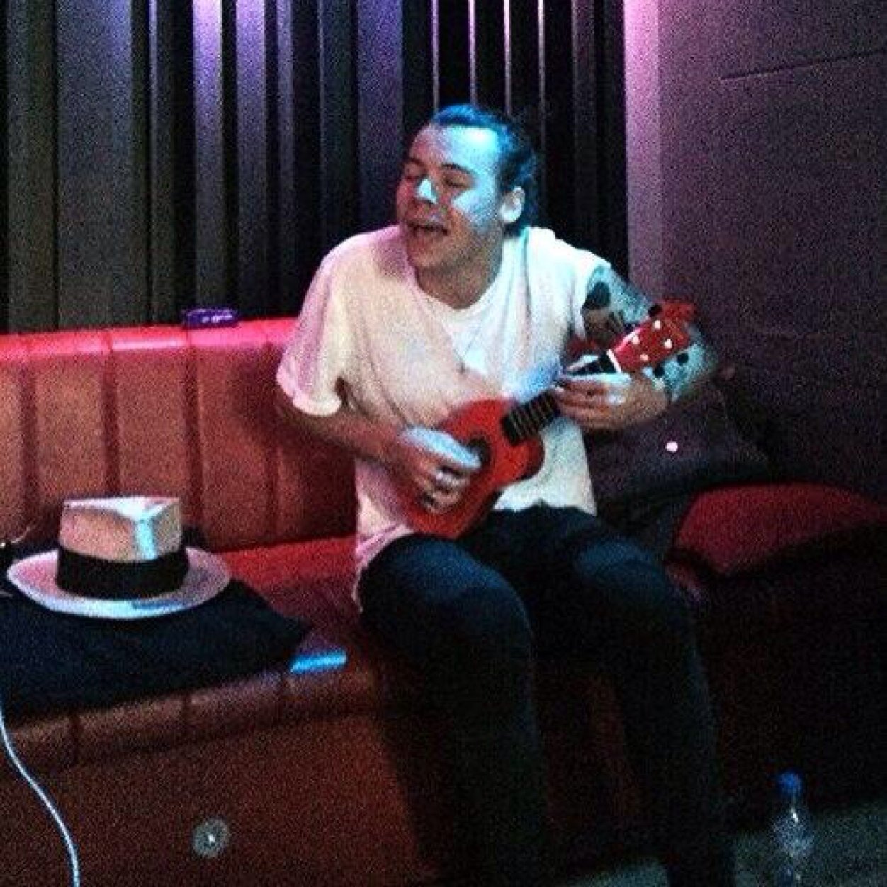 follow @sausyhxrry pleasssseeee and my ig~jaackiepach if you please thanks babbbe