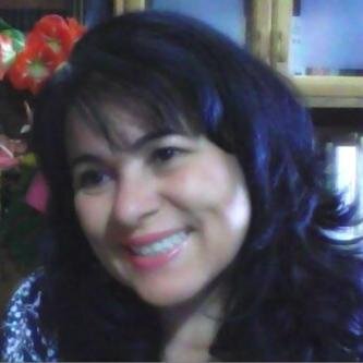 Administradora de Empresas, de la Universidad de Medellín, Especialista en Mercadeo Internacional de la Universidad EAFIT