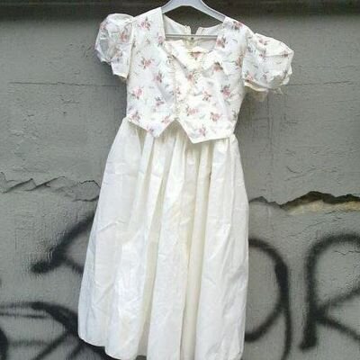 lauranneprov's profile picture. Journaliste - Rédactrice  poly-obsessions : #DeveloppementDurable  #innovationsociale #alternatives #greenattitude #enfantsmodedemploi #Afrique