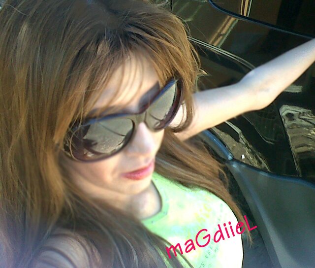 Soy mexicana, me encanta la música, ir al cine, salir con mis amigos e ir a la playa. http://t.co/8qTjUL3k y http://t.co/nVcPI9yU