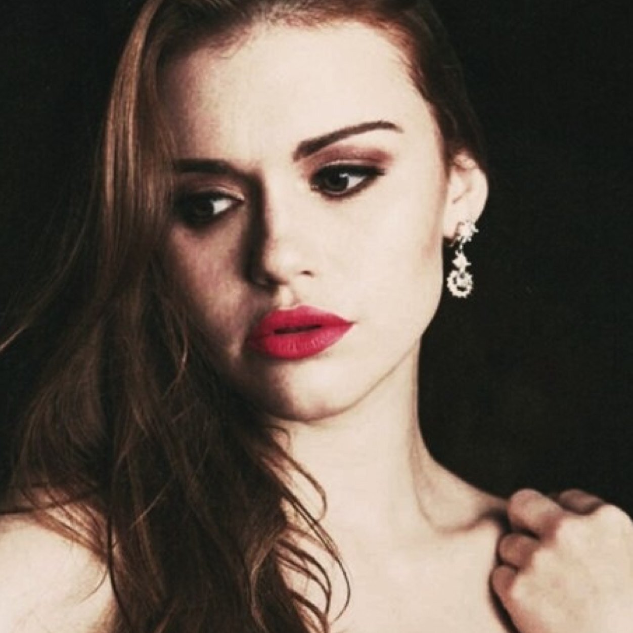 'Smile, wave and wink with class. Then, tell them all to kiss your ass.' Anastasia's silent little demon inside of her. [Rp|OC|Single]