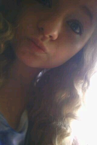 im evelyn i go to cloudland high and im in 7th grade follow me!!!!!!