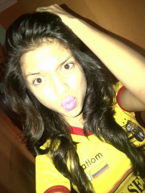 ♥ yo se que no soy perfecta ni reclamo el serlo pero antes de señalarme con tus dedos acegurate de que los tengas limpios ;)  ☺