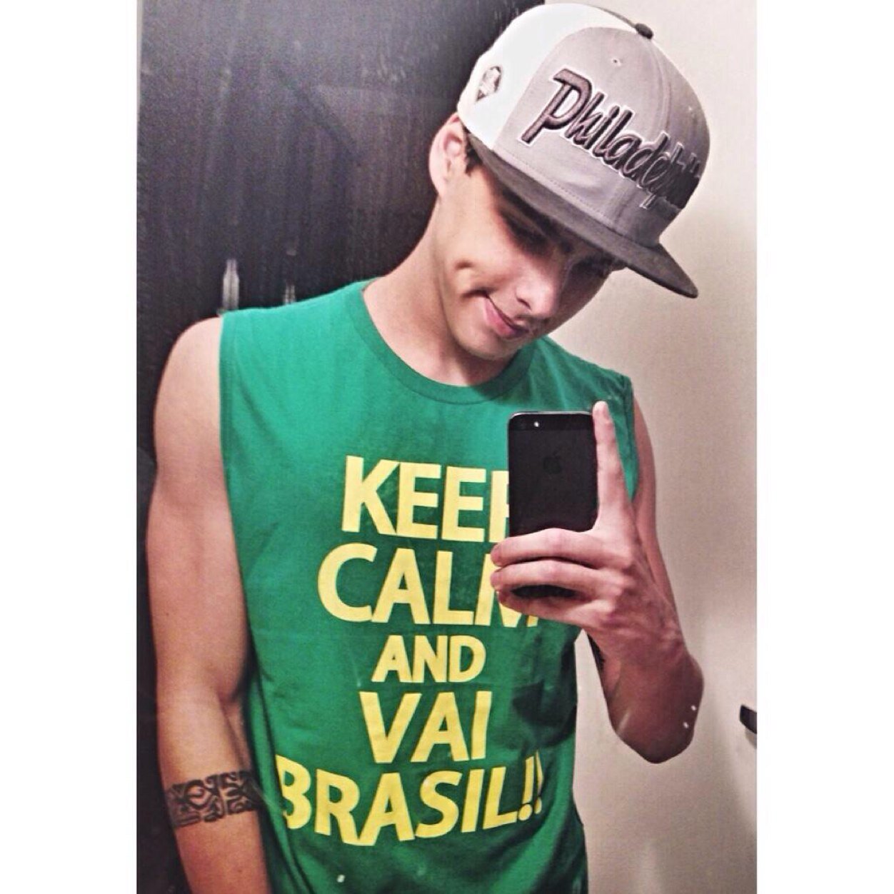 Tudo sobre o cantor sertanejo Júlio Santos (@ojusantos) você encontra aqui! ❤ Seguido & Oficializado: 01/09/2013