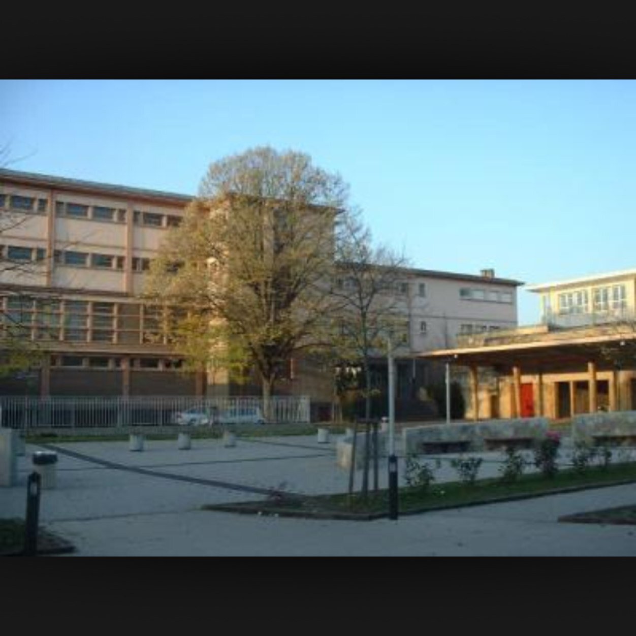 Lycée Louis de cormontaigne ici !
