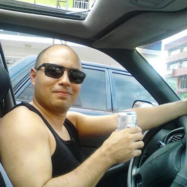 Soy un chico de 35 muy curioso con todo lo que me rodea, amo la vida.