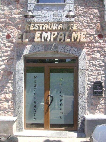 síguenos en Facebook e instagram, reservas al teléfono 985169012