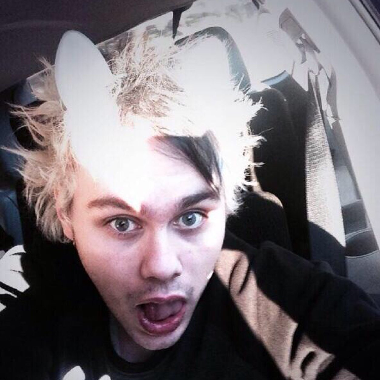 follow @elitehemmings