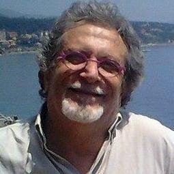 Esperto di comunicazione multimediale, copy senior e webwriter. Content manager in ON STAGE & Partners.  http://t.co/KS8i2dCRKR  - http://t.co/13MIYzbyPR