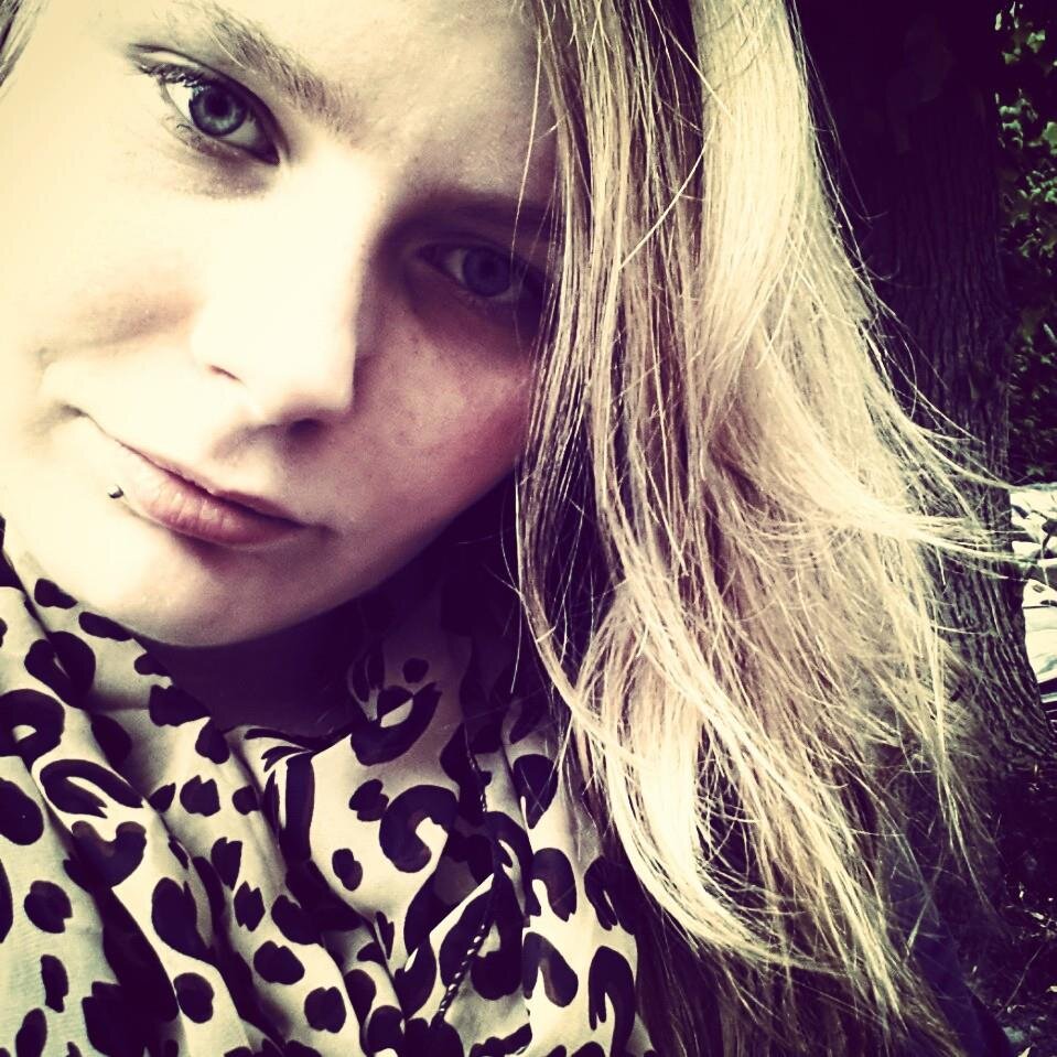 Mother of a child:daughter, animals lover. try to get the World a better place, vidder at #YouTube, 20years old and from #Germany near the north sea coast.