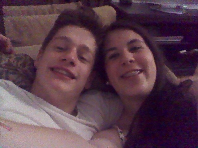 Que se entere el mundo, que de amor también se puede vivir.  Qué como me hace feliz él, ningún otro... Le quiero muchísimo!!