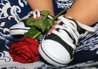ﺍﻟﺤُﺐّ ﻟَﻴﺲ ﺗَﻘﺪِﻳﻢ ﻣَﺸﺎﻋِﺮ .. ﻭ ﺇﻧّﻤَﺎ ﻫُﻮَ ﺻِﻨﺎﻋﺔُ ﻣَﻮﺍﻗِﻒ ..uae