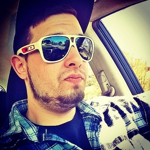 Fulltime Chevy Technician. ASE Certified. TATTOOS. Cats. Music. Instagram: RyMorisseau
Snapchat: ryan.morisseau