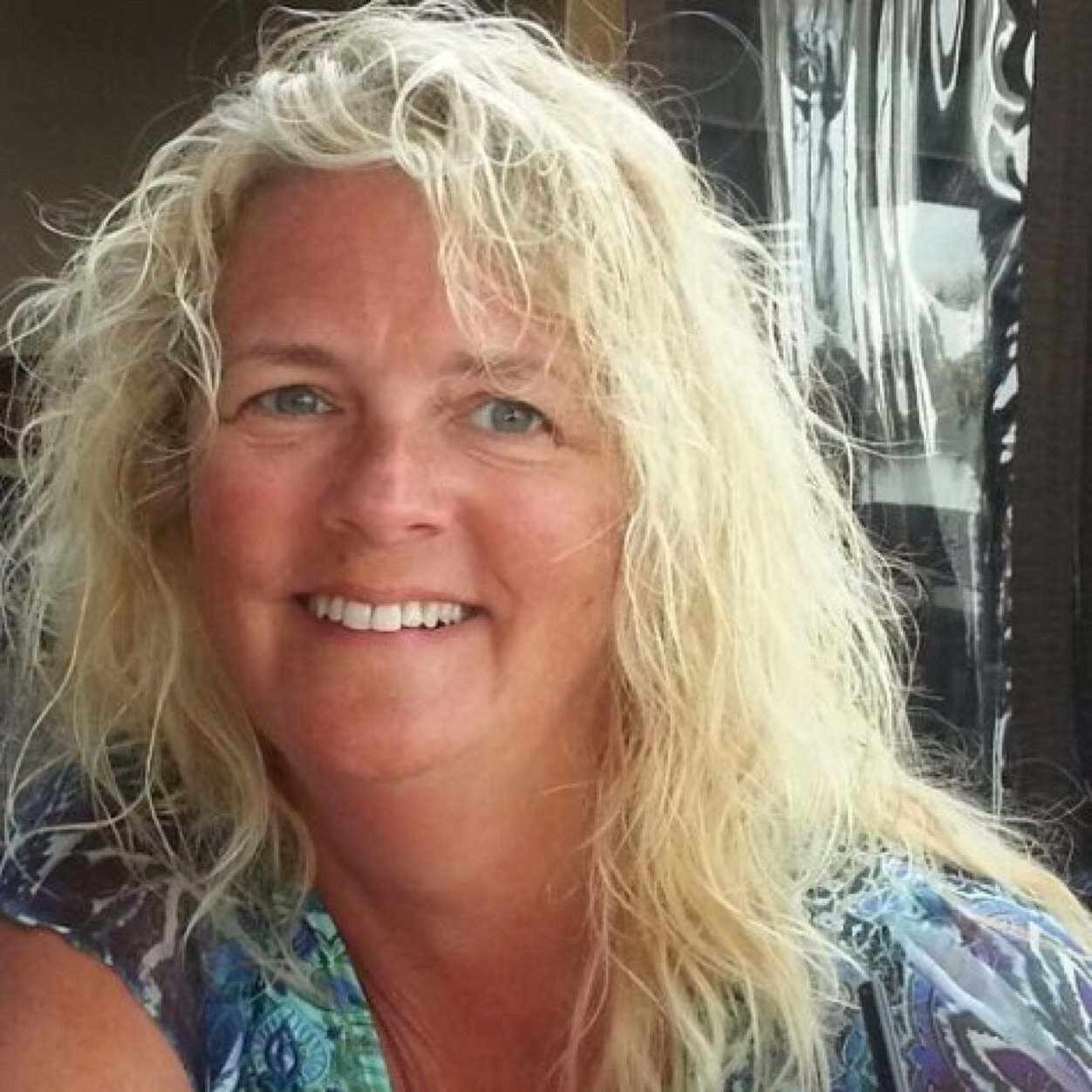 FGCU SwimMom to Kiley Eble, Travel Lover, Partner, Red Wine, Restaurant/Foodie, Ex-Golfer, Pool Chair & Beach Bum, Indians & OSU fan
