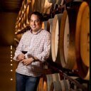 Riojano de nacimiento, ingeniero industrial y mba, y ahora dedicado al mundo del vino por vocación y tradición.