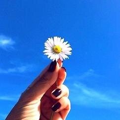 Escute o que diz a sua alma. Leve a vida com um pouco mais de calma.. ✌