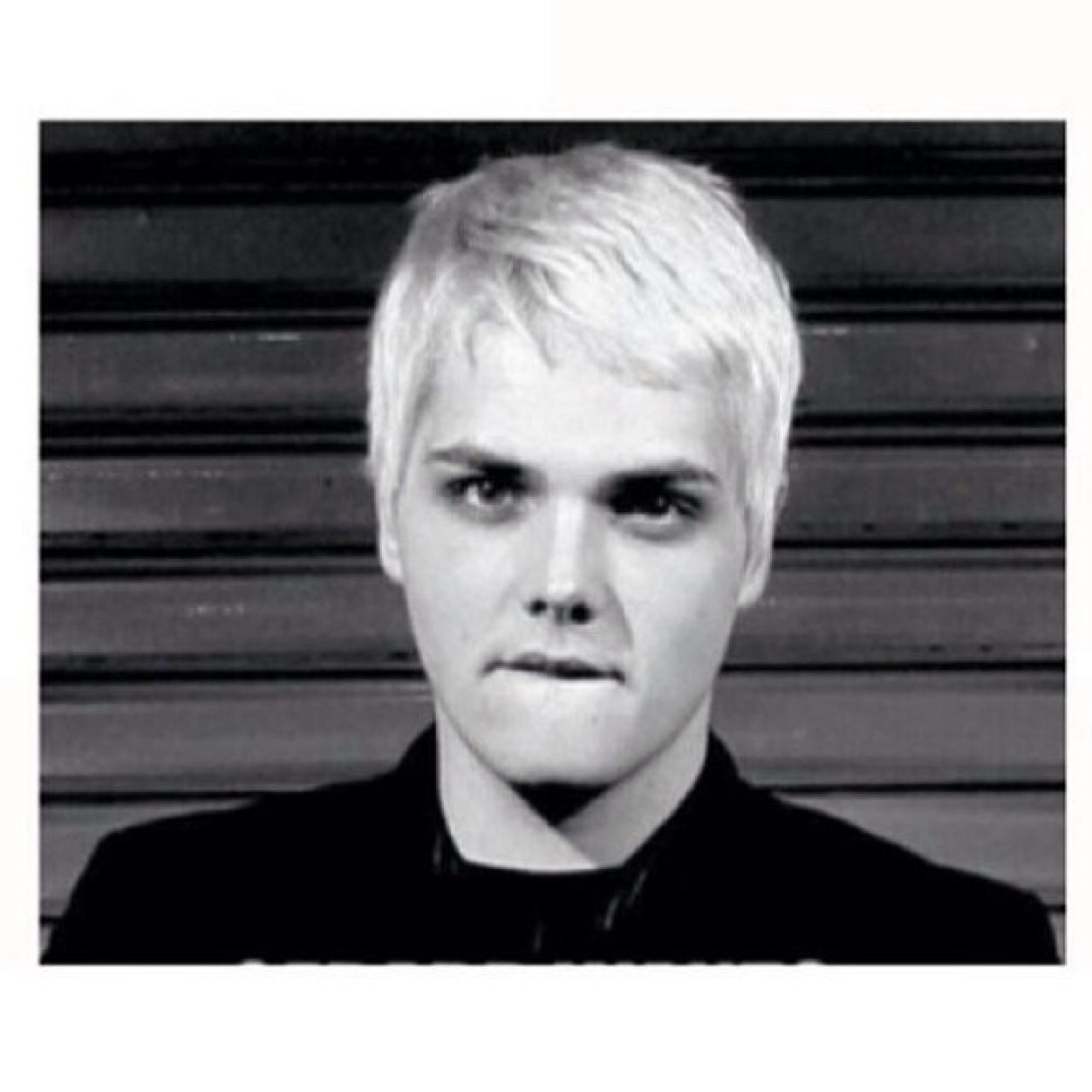 free follow from @sxngmetosieep because you're awesome :-) follow me back on there if you wanna, love you lots!!!
