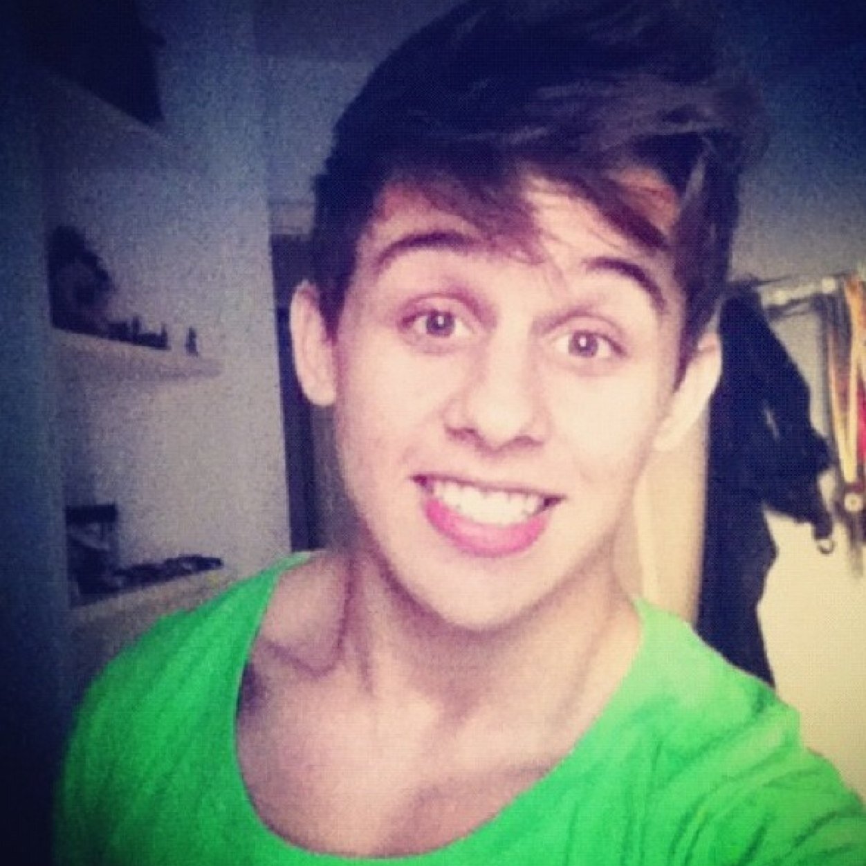 Nunca deixe que lhe digam que não vale a pena acreditar no sonho que se tem,ou que seus planos nunca vai da certo,ou que você nunca vai ser alguem *--*
