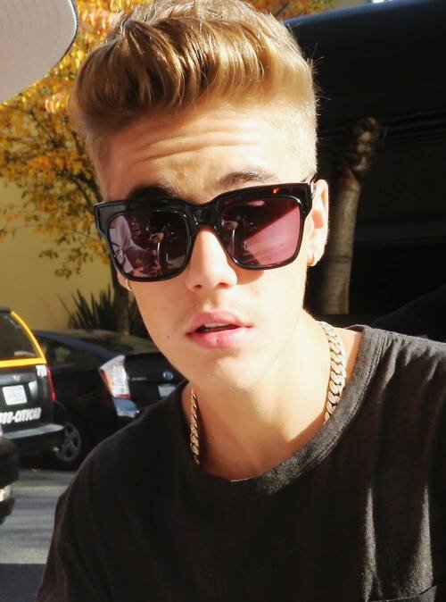 Casada com Justin Bieber , problema ? @JustinBieber