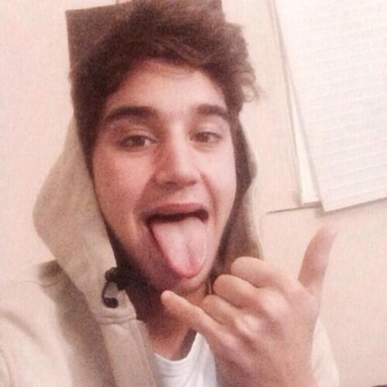 Go follow @JaiBrooksB please! Her goal is 3K !