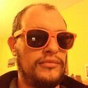 Padre de tres. Esposo de una. Genio. Programador sin códigos. Un poco anarquista. Ex ferretero. No resisto ningún archivo. Argentino. Campeón del mundo.