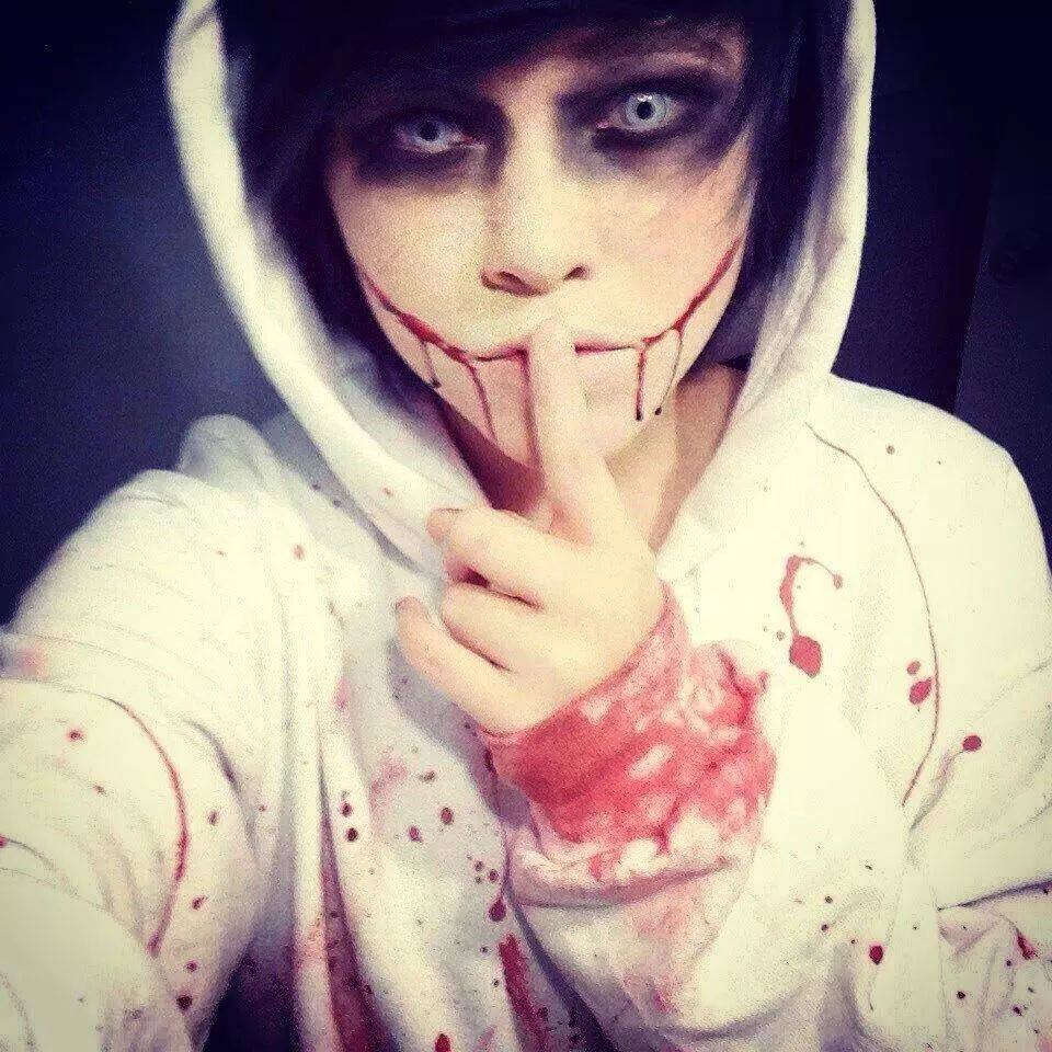Dibujante, skater, me gusta mucho la musica y mi banda favorita es Avenged sevenfold, me gusta conocer amigos, mi gran idolo es zarcot y Tim burton