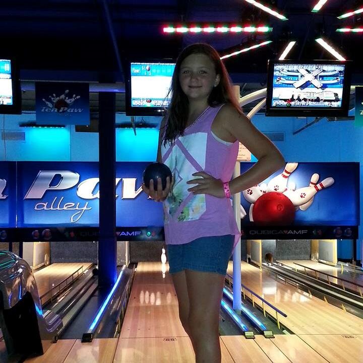 follow back :) loves dance :) follow me! :) and I LOVE Austin mahone! from the ridge ;)