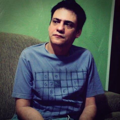 Quero a felicidade pequena estampada num breve sorriso. Quero a alegria da surpresa numa emoção sem aviso! Quero ser o muito pouco,e o mto prá quem nada tem..