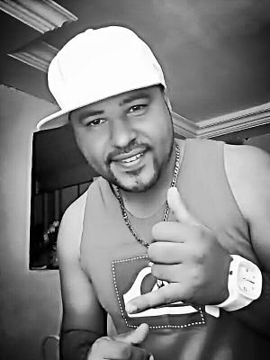 Empreendedor...Discipulo de Jesus, errando muito acertando às vezes e tentando fazer a minha parte.Feliz, Ousado e Filho de Deus !!
