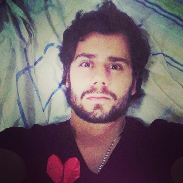 GpintoEdwin's profile picture. Todos tenemos cicatrices. Todos tenemos historias que contar. ✩Blogger por necesidad, Sufro de trastornos de sueño a causa de una vida nocturna carente. ¡Sueña!