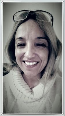 Mãe, escrituraria, adoro cozinhar, assistir filmes.....ah me esqueci, o mais importante, sou corredora..amadora...porem é o que me move!!!! Run is my life!!!