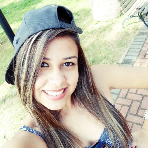 Inabalavelmente eu sigo em frente!

http://t.co/FgUZJy007e