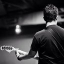 Como Ingeniero, soy muy buen guitarrista.