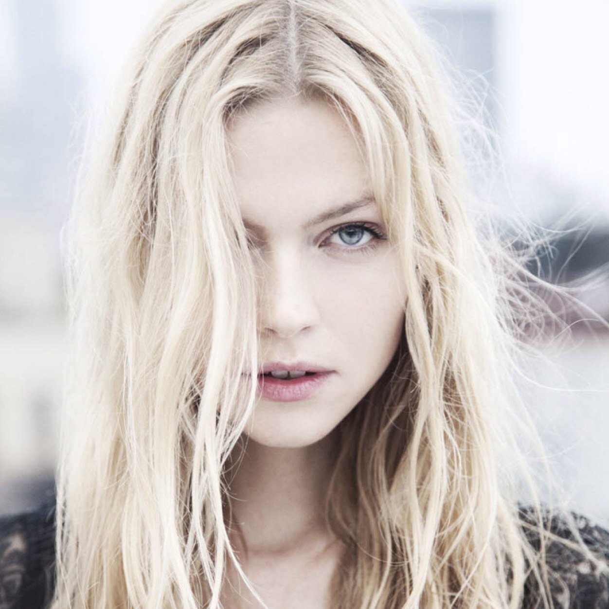 Call me kitty or cat im18 well i look 18 and single horny if you try maybe bff @Jill_Dragomir_ im a vampire