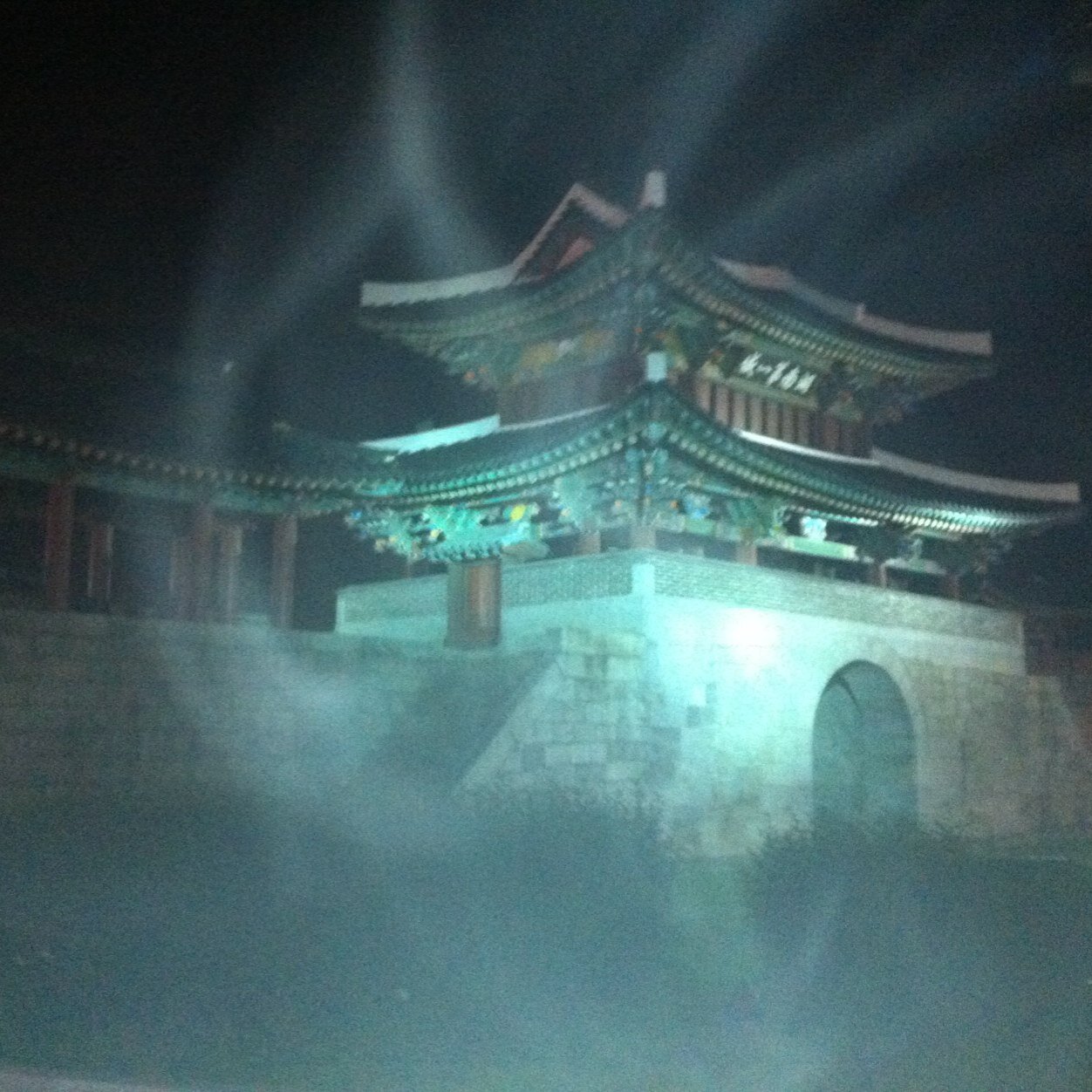 바람이 분다. 살아야겠다. 바람이 불지 않는다. 그래도 살아야겠다.
