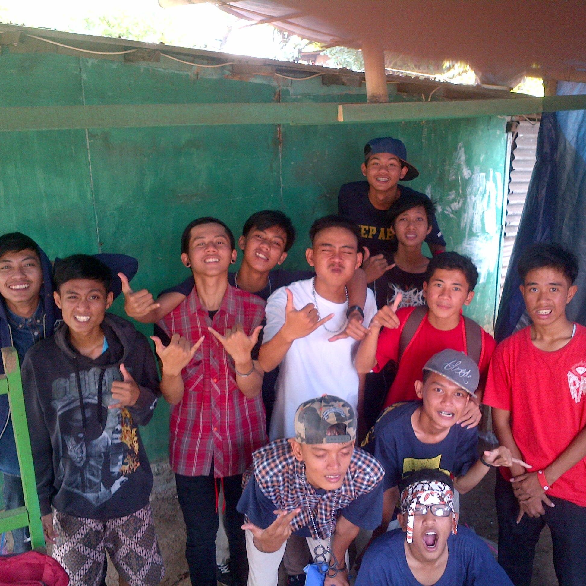 HIP-HOP HARDCORE SINCE 2011 |#SINONIMFAMILY_CREW | MIC ATTACK @SYAIFULBHR1 @joodyagung | info: 089614736840 / 2908c260