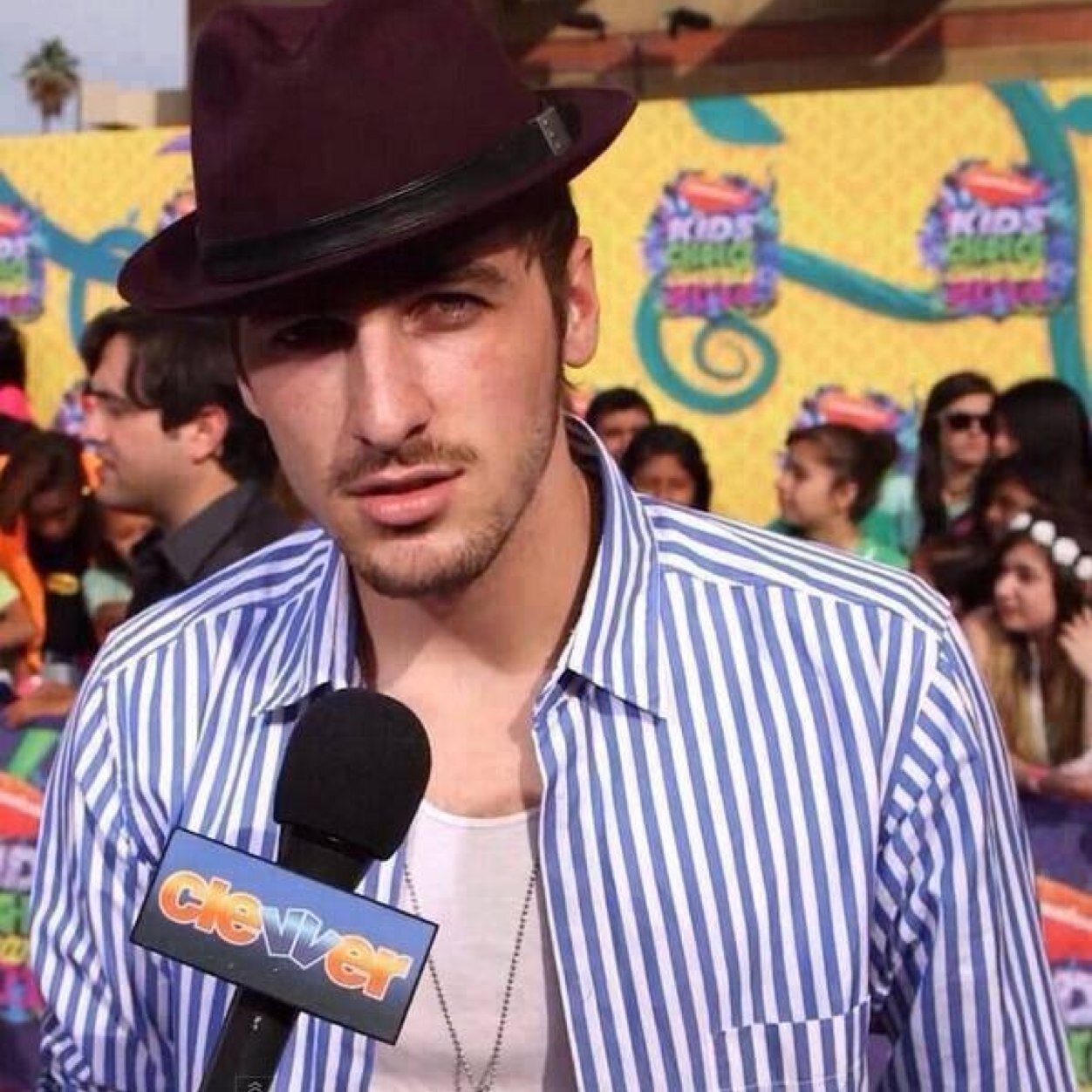 I'm @infinityonrush and I wanted to see what kendall's TL looks like.