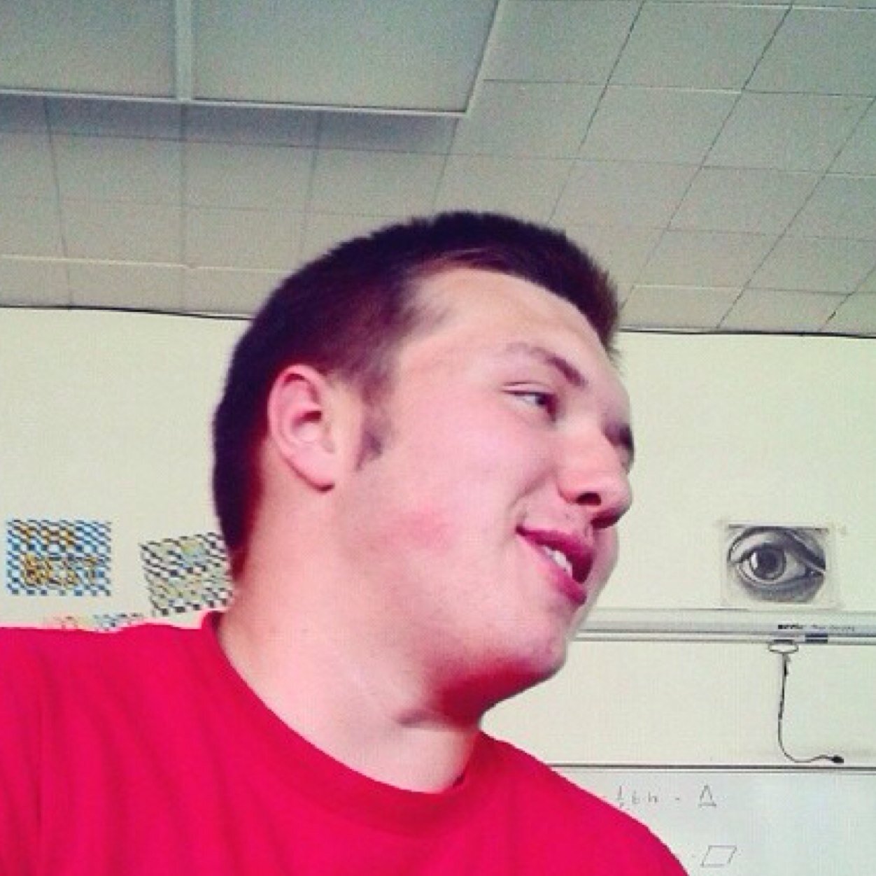 I think im straight and im on a strict diet and i play football football is my life if ur single and wana date hmu