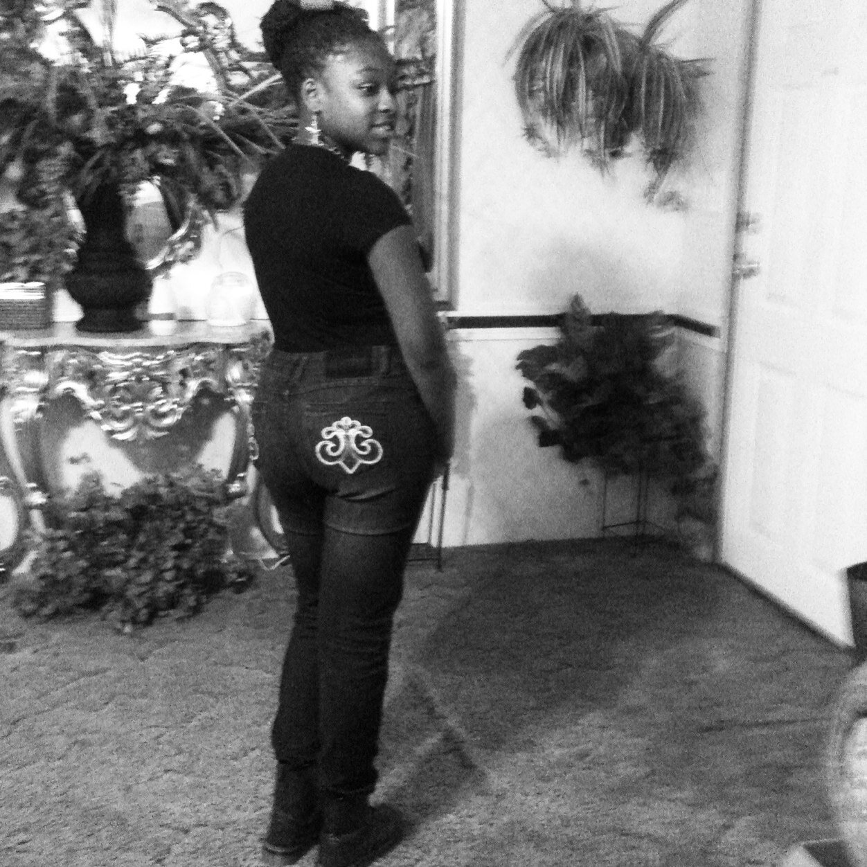 I am a cool girl i am a sweet person i am cool to be around so go do me a favor and go follow on instagram my name queenchick14 and go add me on kik too thanks