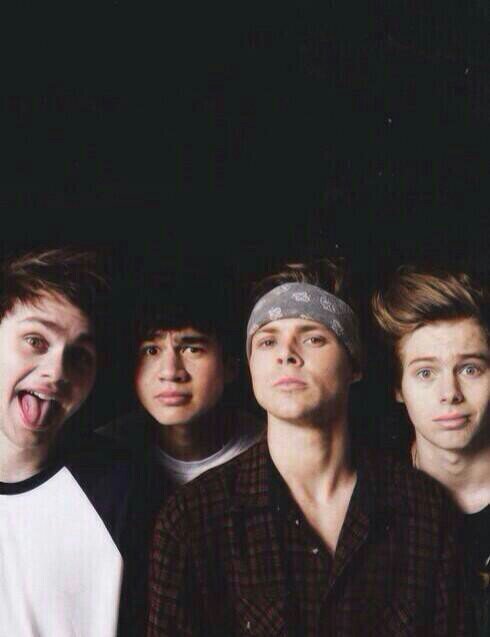 Im 5SOSfam and Directioner | Puerto Rico | 4ever Directioner | Follow My another accout: @YeliYeliann | Be Happy ;) |