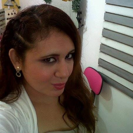 Soy una princesa que mas puedo decir , amo a Dios, la vida y el amor mi familia y a mi oso moy.